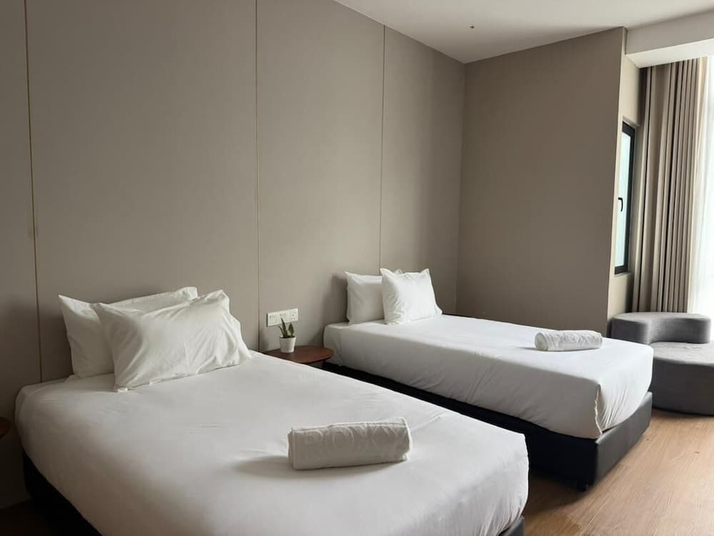 Roxy Hotel & Apartment Lawas - photo 4