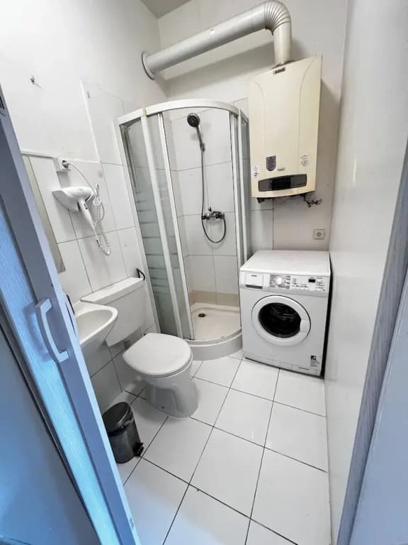 Pleasant 2BR Apt Near U6 Schöpfwerk - photo 9
