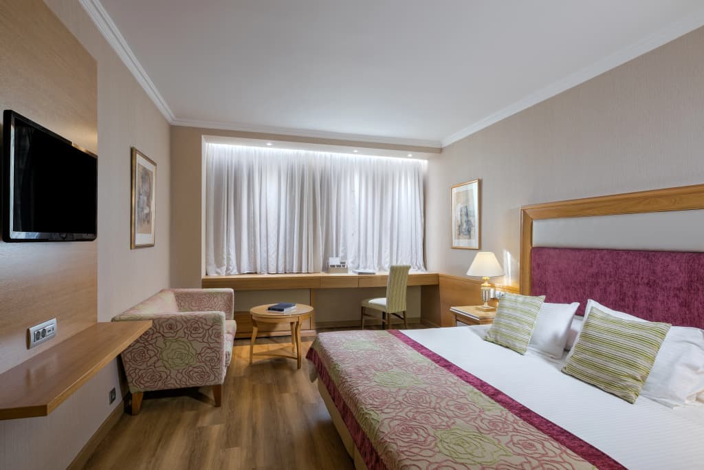 Divani Caravel Hotel - photo 4