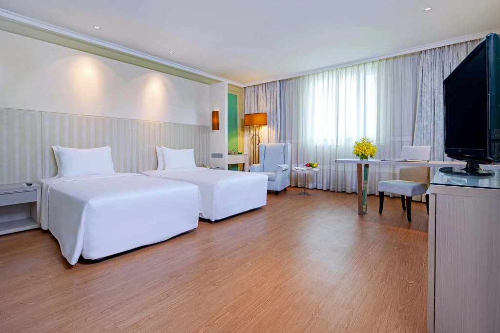 Windsor Plaza Hotel - photo 36