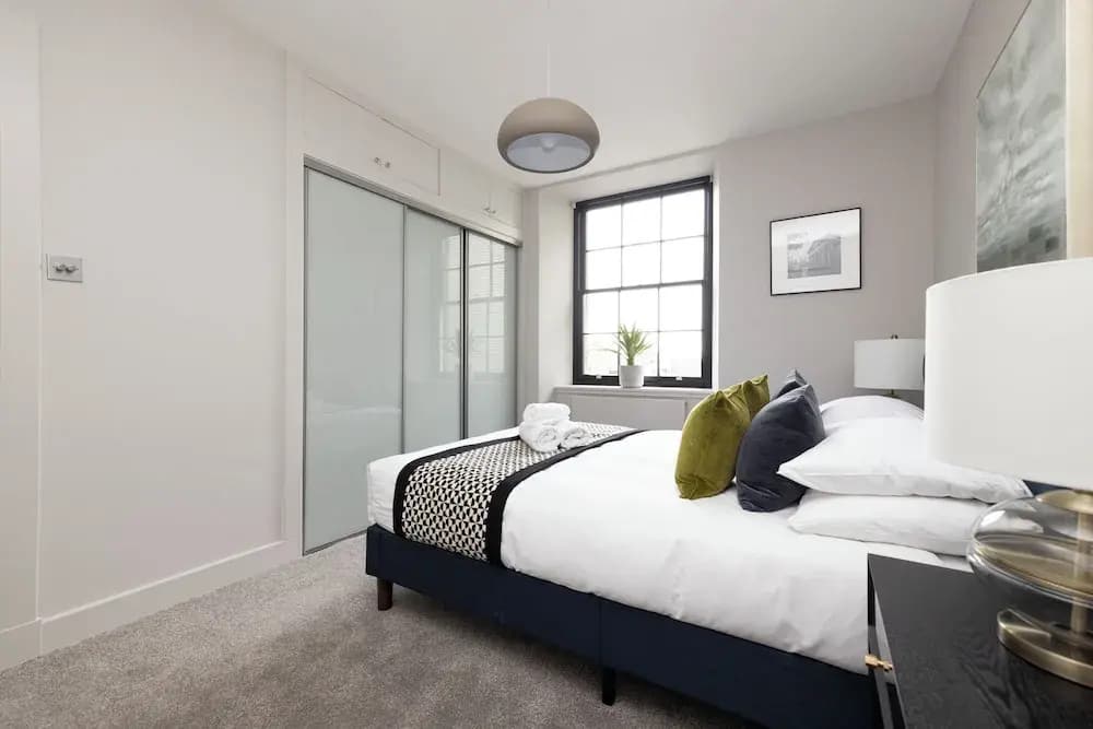 Stylish 2-bed flat in New Town - photo 28