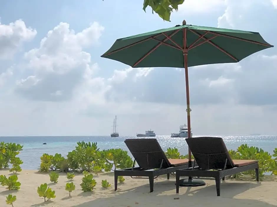 Iris Beach Residence - photo 9