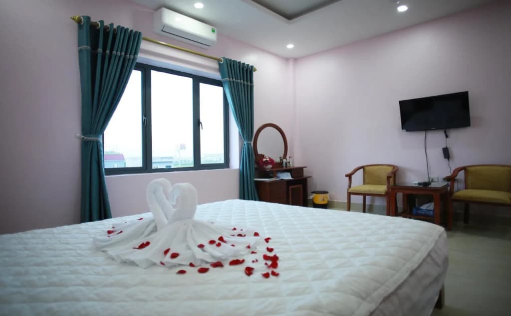 The Jade Dragon hotel - photo 3