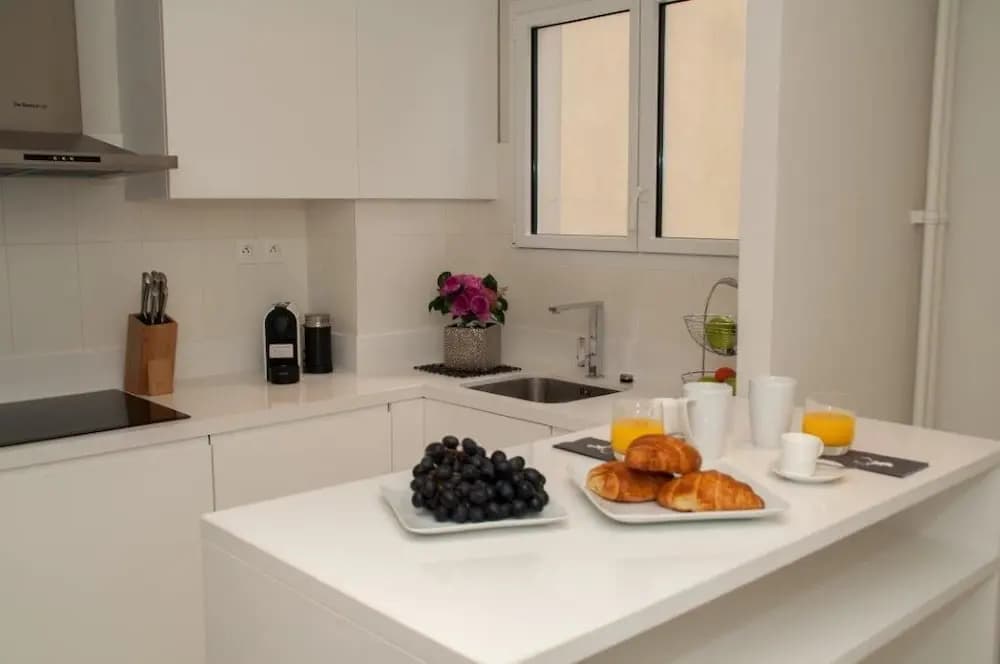 55 m2 with balcony in the 6th arrondiss. - photo 8