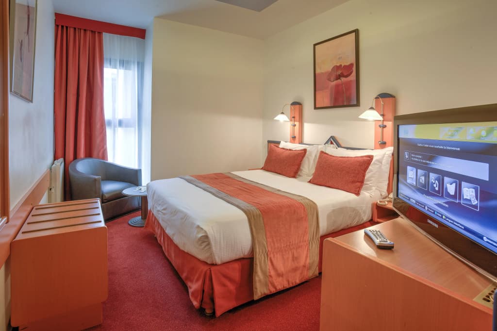 Opera Cadet Hotel - photo 3