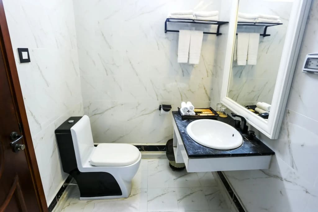 Seventeen Saloon Hotel - photo 9