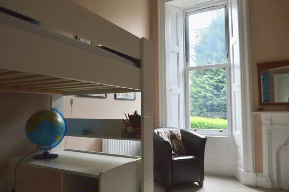 3 Bedroom Family Flat in Newington With Garden - photo 4