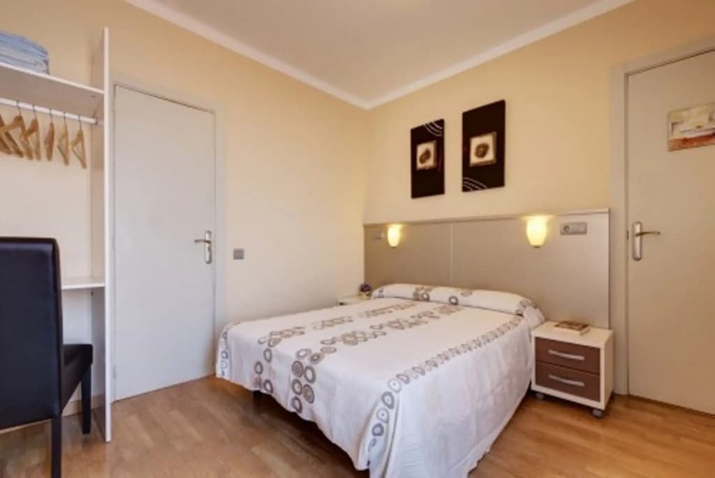 Hostal Barcelona - photo 4
