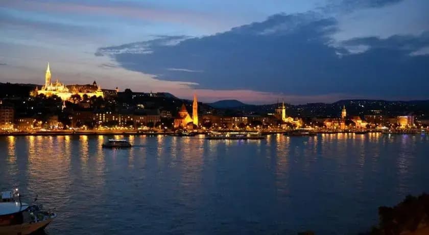 Castle and Danube Panorama - photo 4