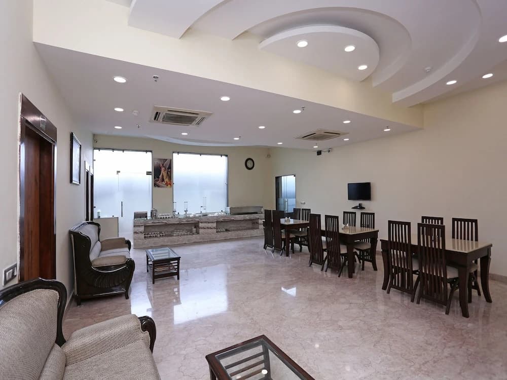Hotel Lagoona and Banquet Hall - photo 18