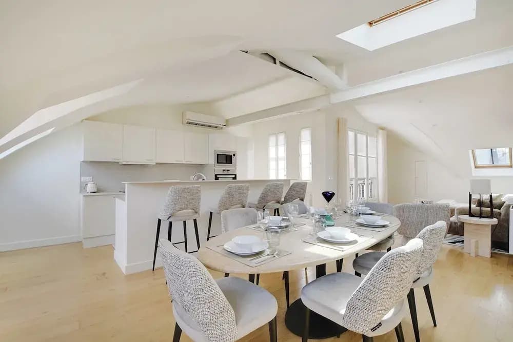 Apt a/c 3br/6p - Saint-lazare/les Champs Elysee - photo 12