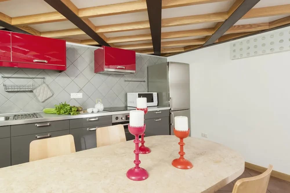 Inviting 3-bed Apartment in Roma 4mins to Colosseo - photo 13