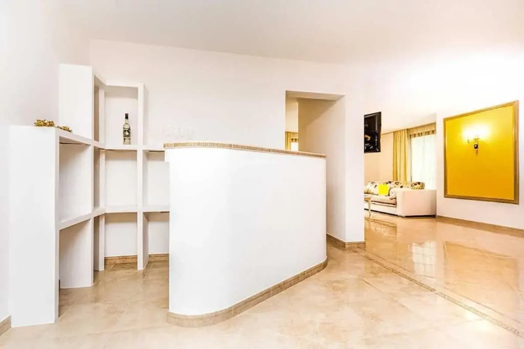 Luxury Apartment In Versace Style - photo 1