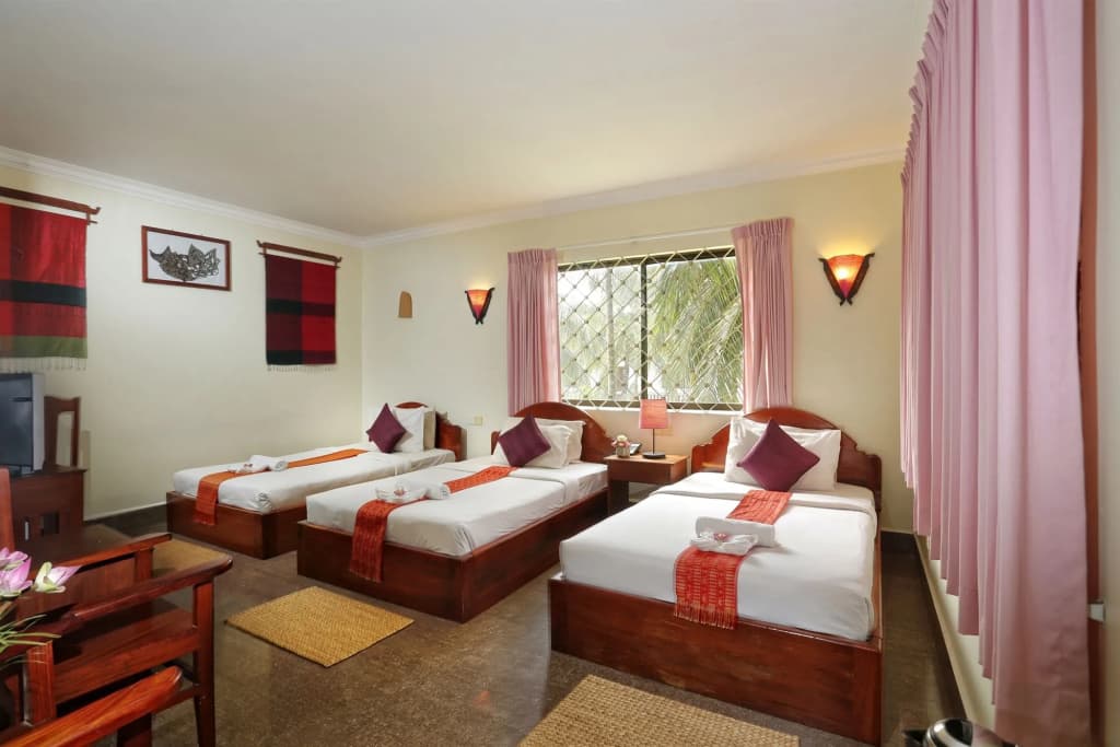 Forest King Hotel - photo 3