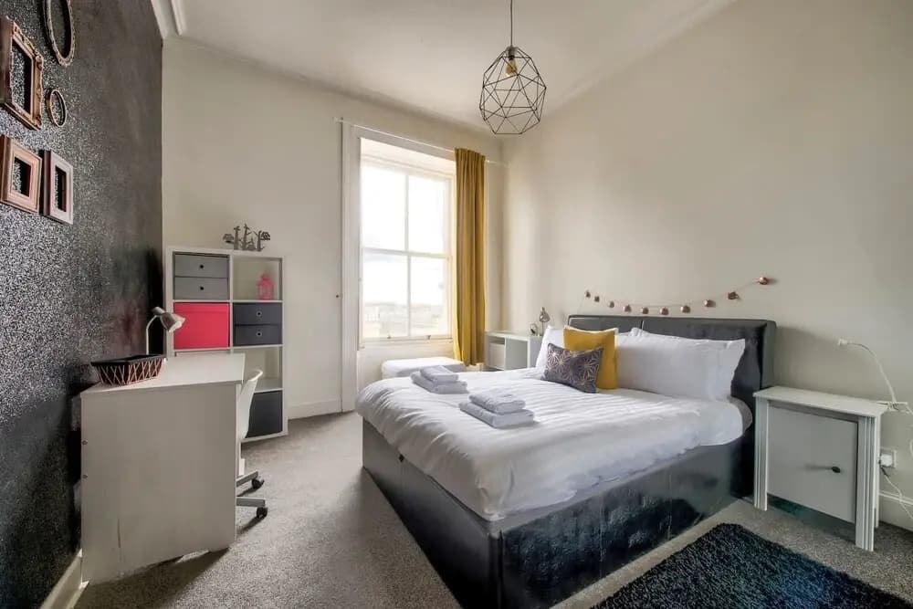 Bright And Central Flat, Directly Facing The Usher Hall - photo 4