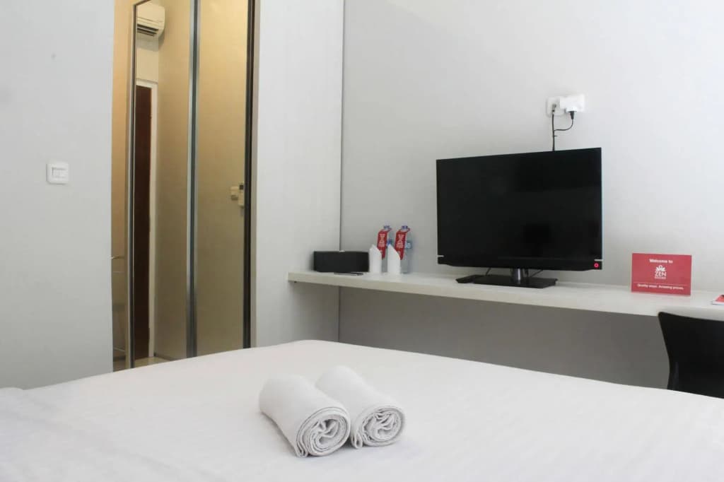 ZEN Rooms Kuningan Anggrek - photo 7