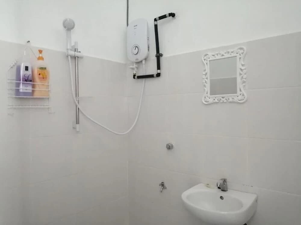 Standard Double Room With Ac in Kuching - photo 5