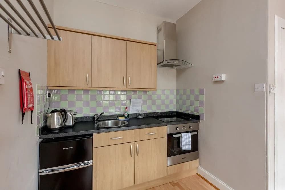 Silver Lining - St Leonard St Apartment - photo 11