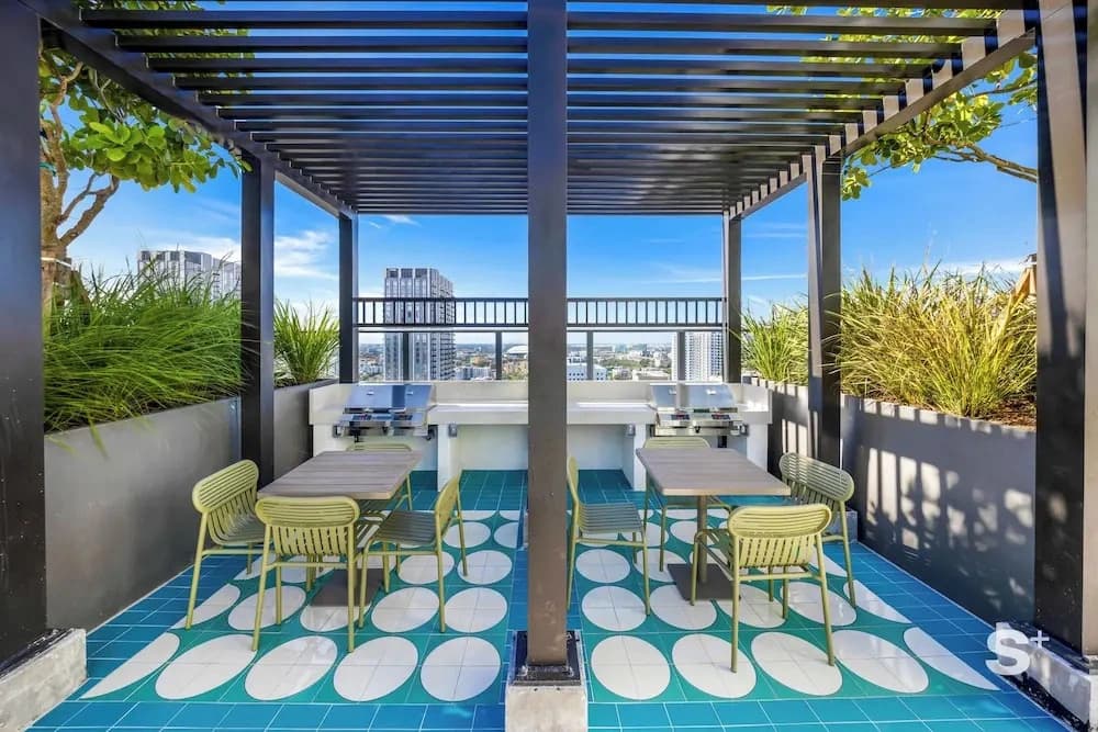 Skyline Views 1BR in - Rooftop pool - photo 18