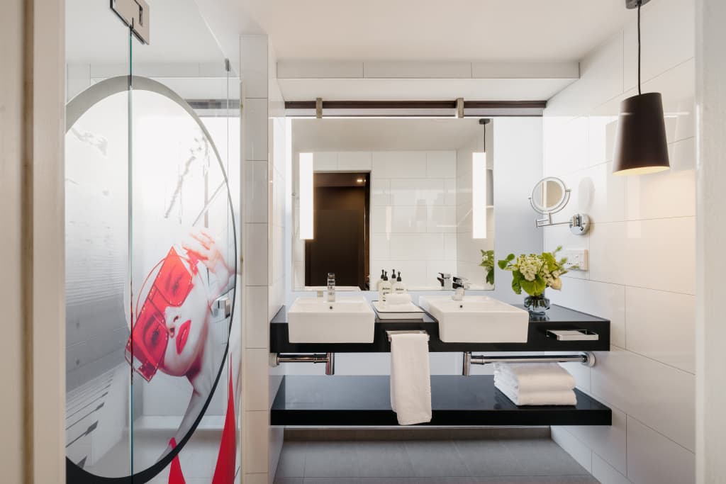 Hotel Indigo Melbourne on Flinders by IHG - photo 2