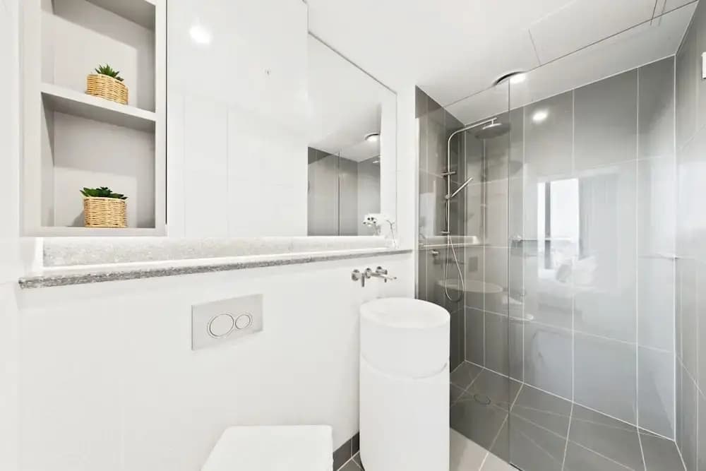 A 3BR Apt Next to Melbourne Central, Free Parking - photo 8