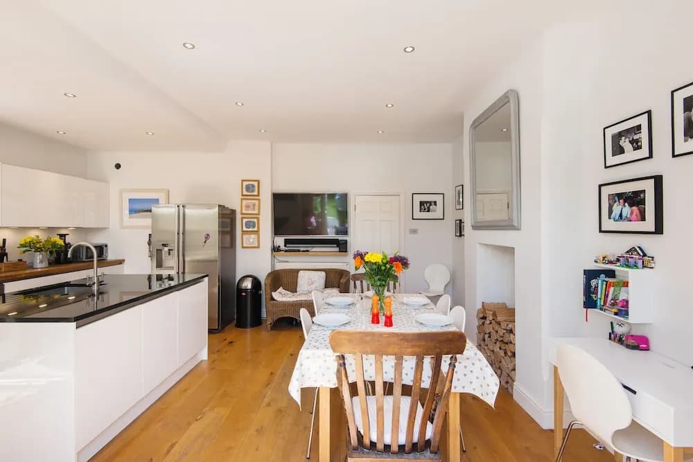 Enchanting Southfields Home by King George's Park - photo 20