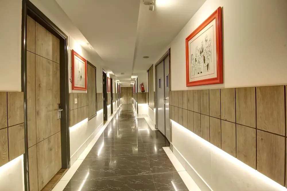 Town Pallace Inn - photo 3