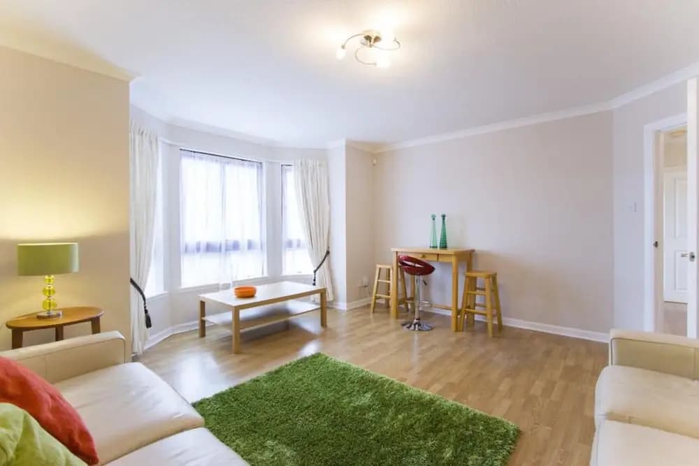 2 Bedroom Flat In Edinburgh - photo 4