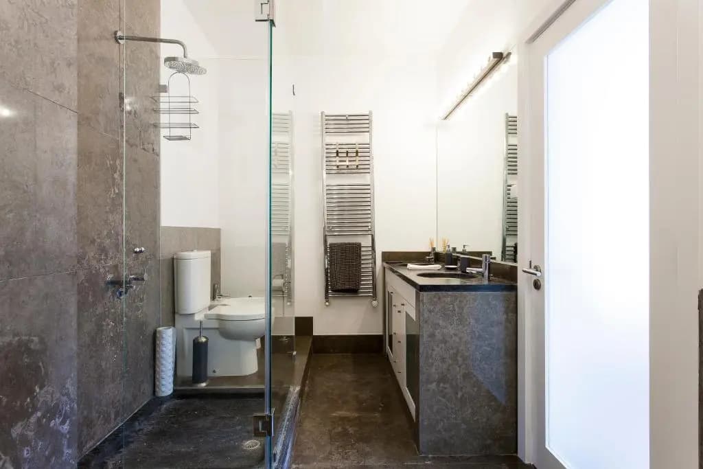 Chiado 4-Bedroom Flat - photo 8