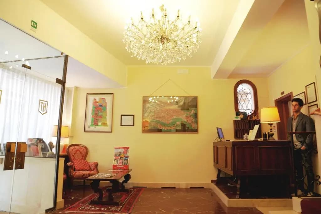 Tivoli Hotel - photo 2