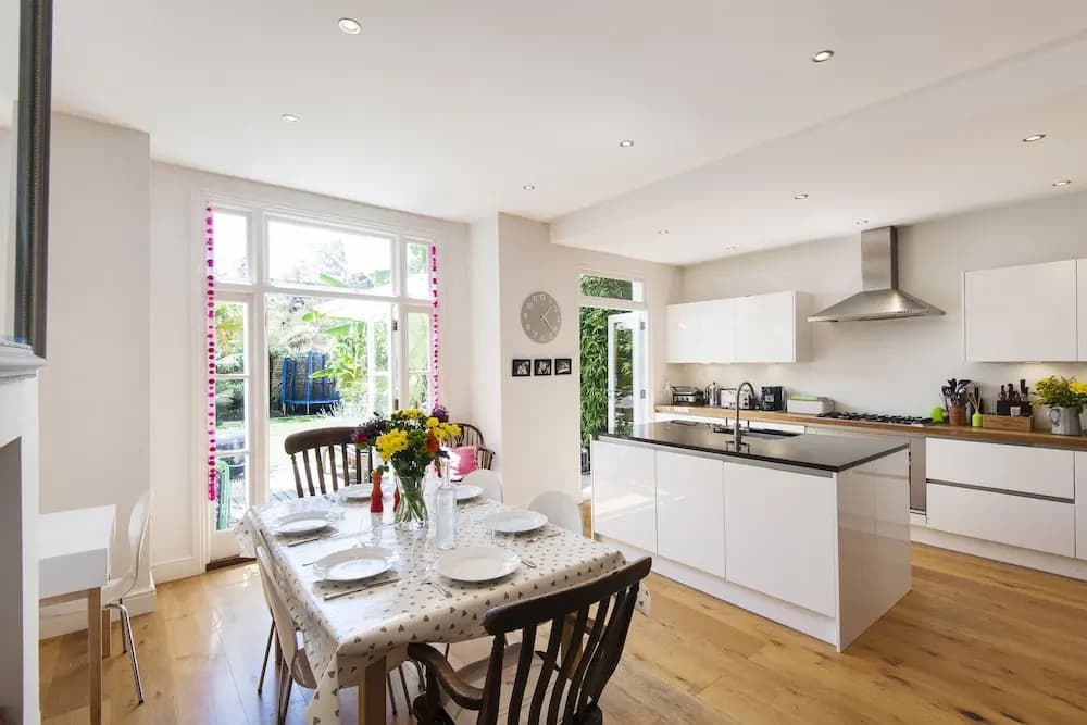 Enchanting Southfields Home by King George's Park - photo 18