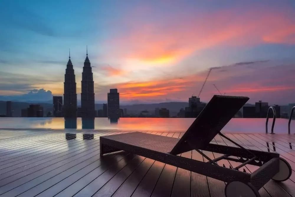 Cozy Studio With Gorgeous Infinity Pool Views - photo 8