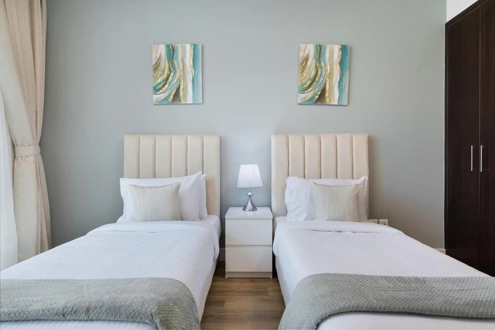 High-floor Trendy Apt w Marina Palm Ocean Vws - photo 10