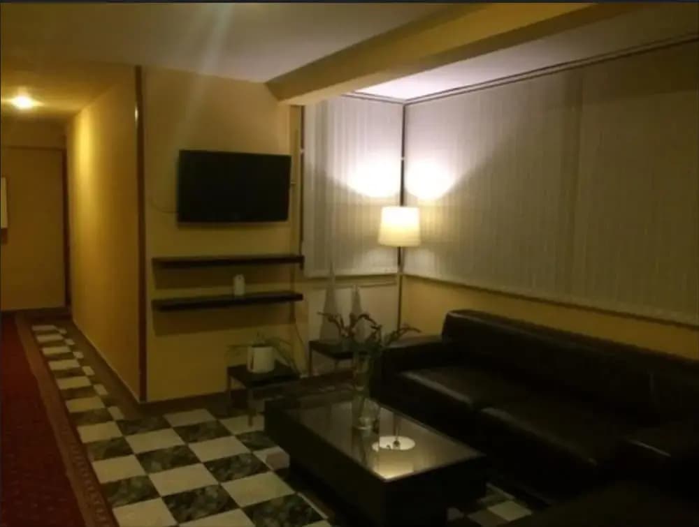Hostal Aeropuerto - photo 4
