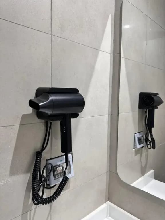 4 Guys Hotels - photo 8