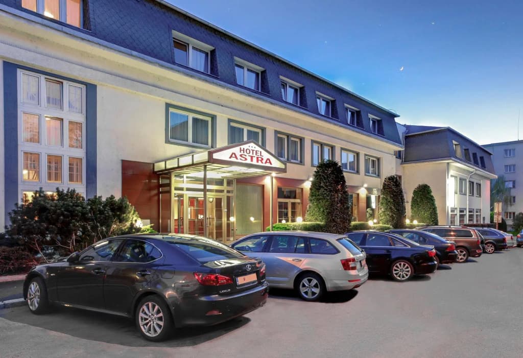 Hotel Astra - photo 1