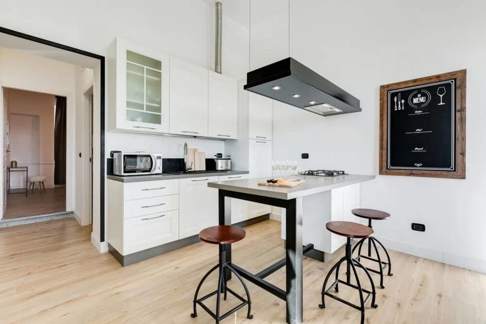 Large & Stylish 3 bed Flat in Excellent Location - photo 14