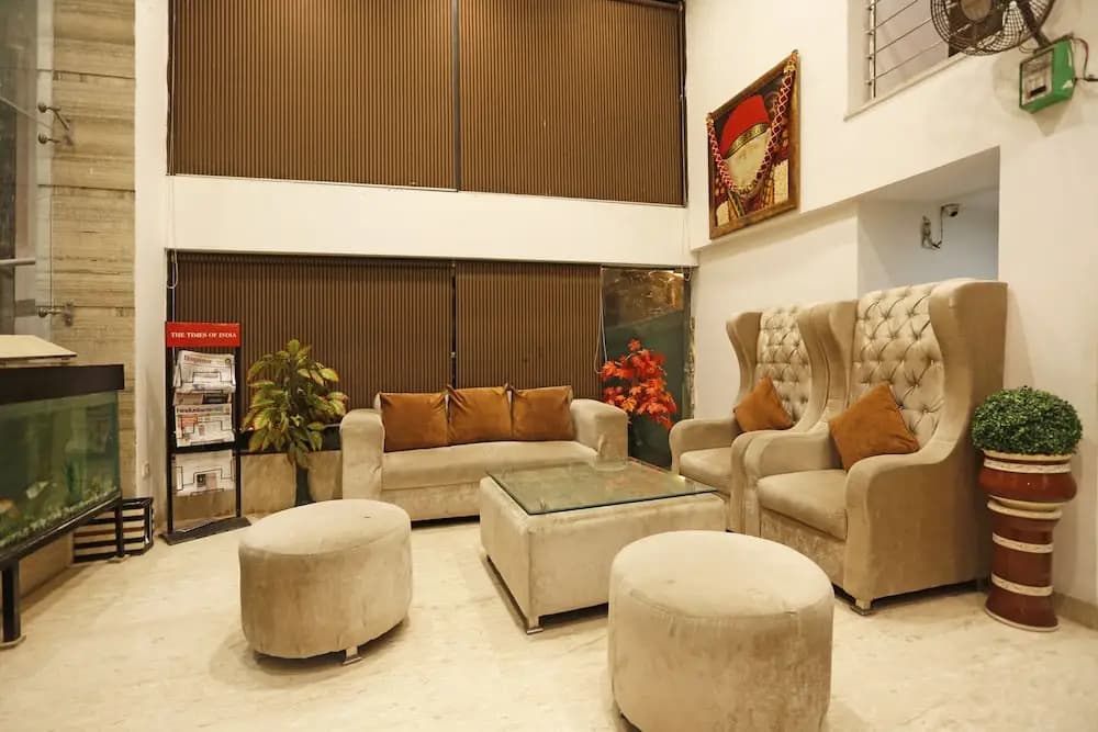 Collection O 8479 Hotel Ambience - photo 2