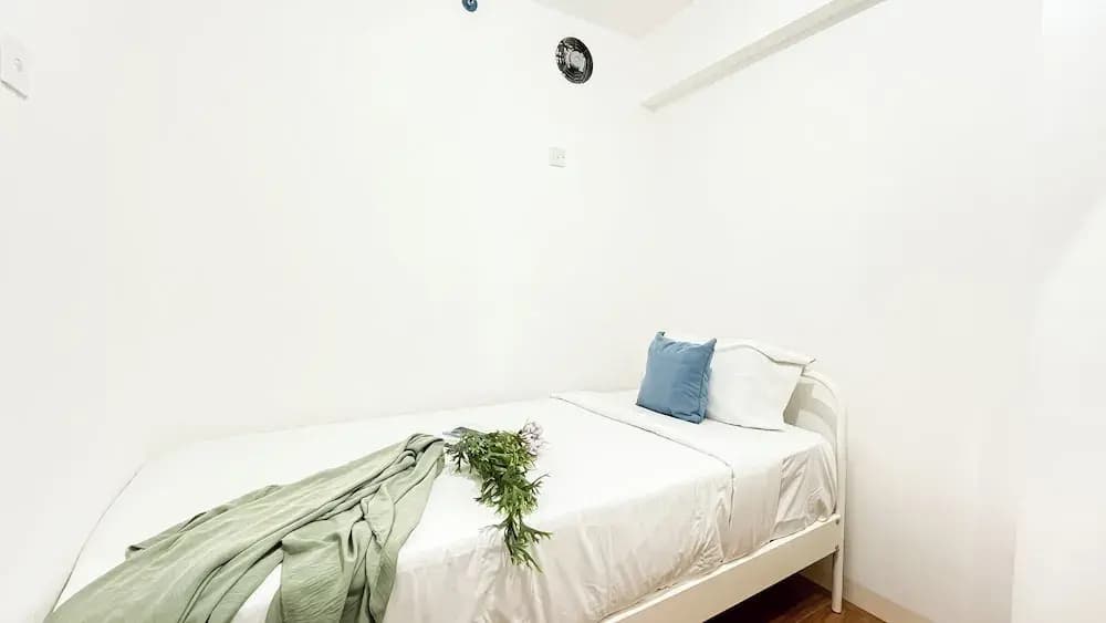Warm And Comfy 2Br At Bassura City Apartment - photo 3