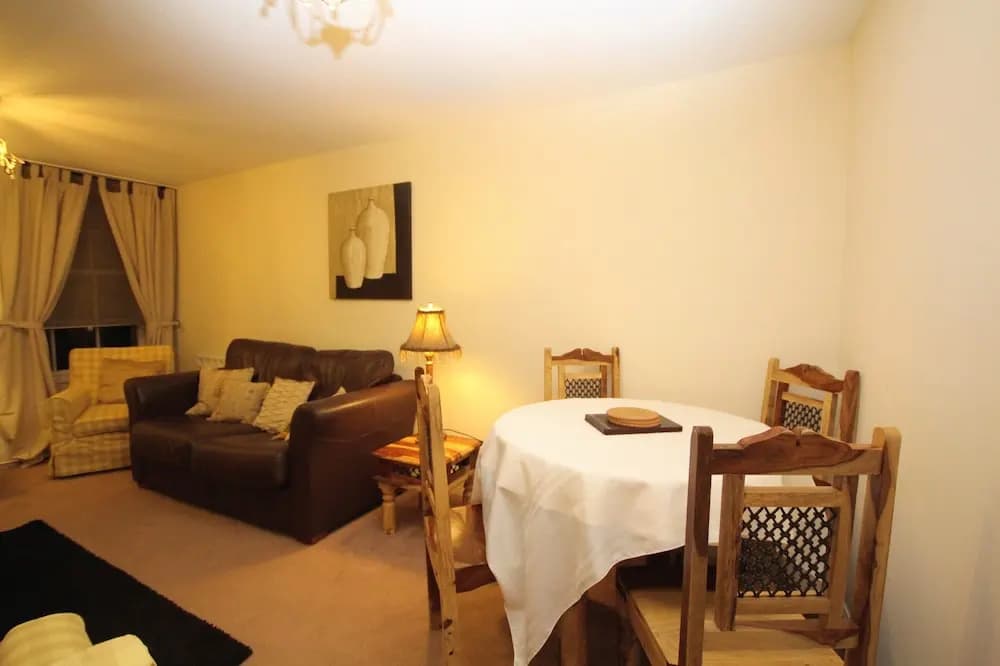 Silver Lining - St Patrick Sq Apartment - photo 3