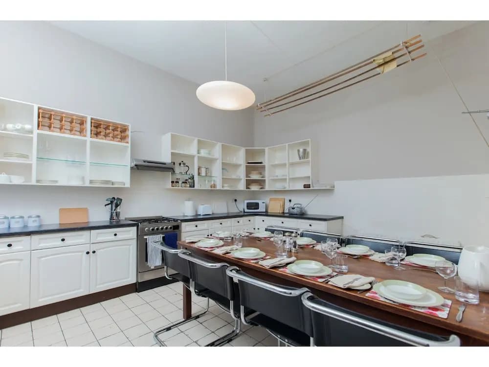 Spacious, Elegant 4BR New Town Flat For 9 - photo 15