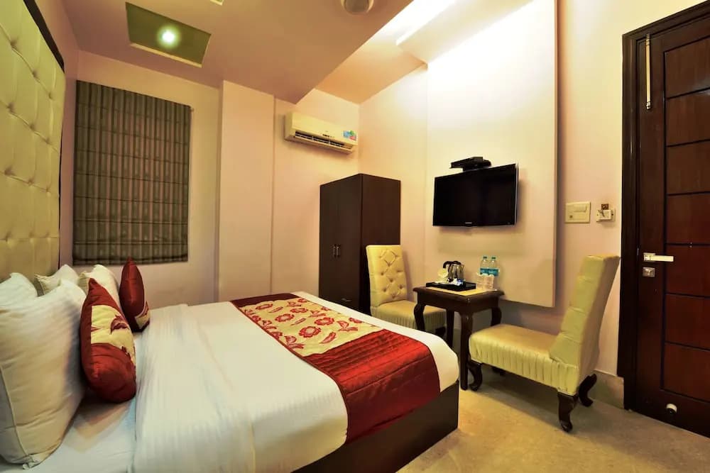 Hotel Taksh Inn - photo 7