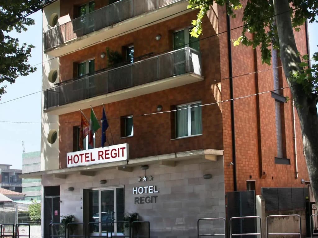 Hotel Regit - photo 1
