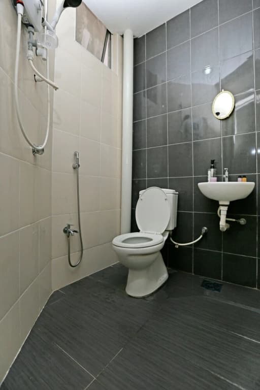 Semerah Suites by OYO Rooms - photo 8