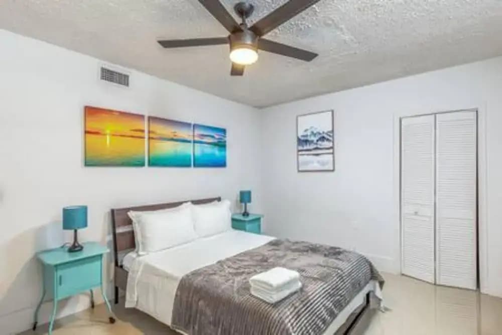 1720 Wa Kee 1B 4 Queen Beds Sleep 8 Pool Parking Wi-fi Patio - photo 2