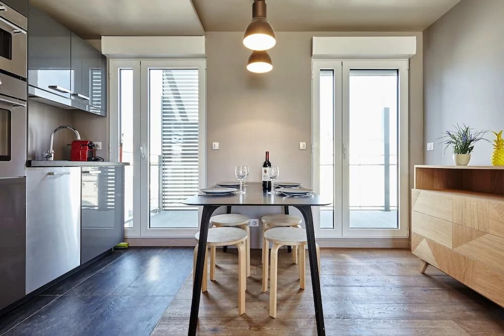 Stunning 2BR Home With Balcony in Batignolles - photo 12