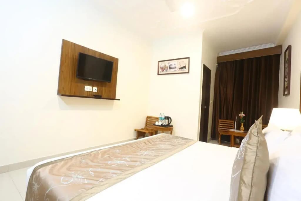 Hotel Earth - photo 22