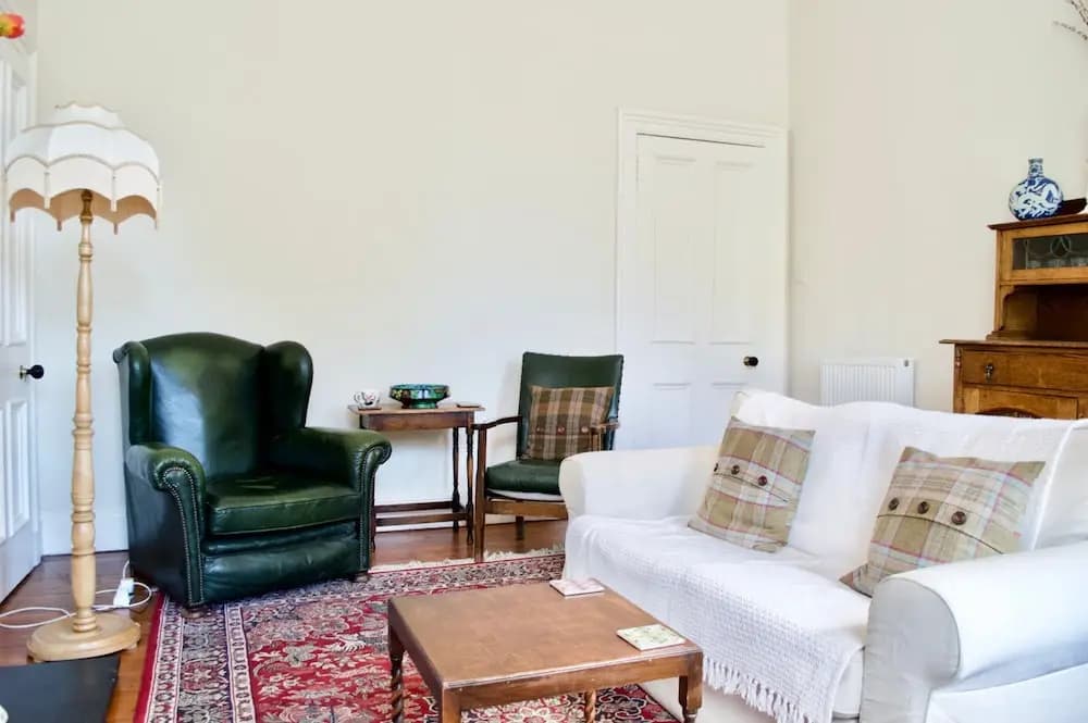 1 Bedroom Flat in Central Edinburgh - photo 3
