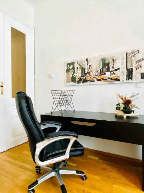 Bright 2BR Apartment Near Westbahnhof - photo 11