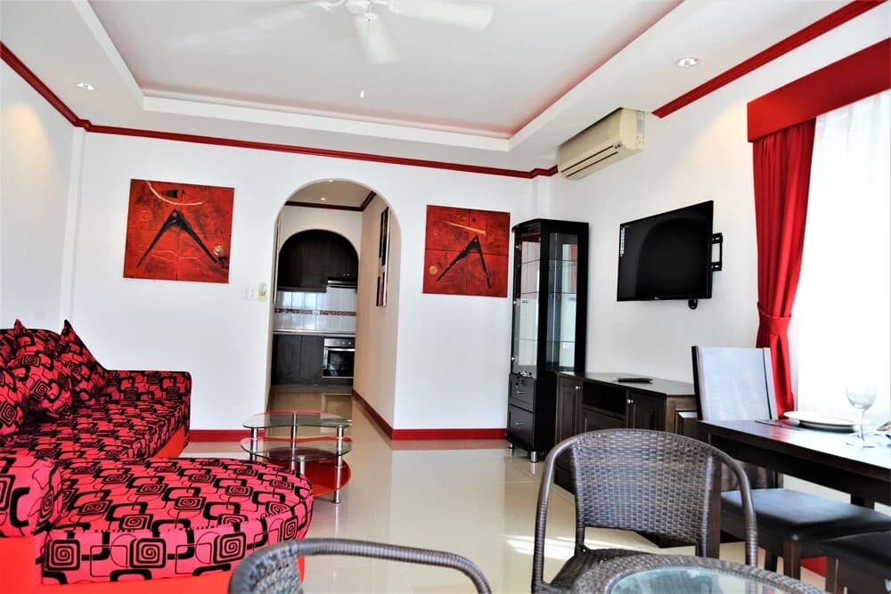 Luxury 1 bed Corner Condo - photo 1